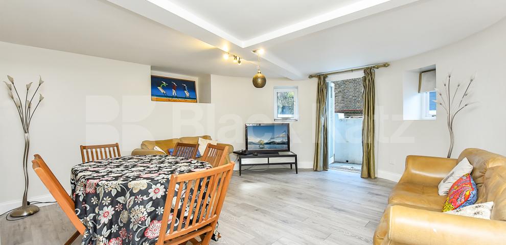 			UNDER OFFER , 2 Bedroom, 1 bath, 1 reception Apartment			 Clapham Common South Side, Clapham Common